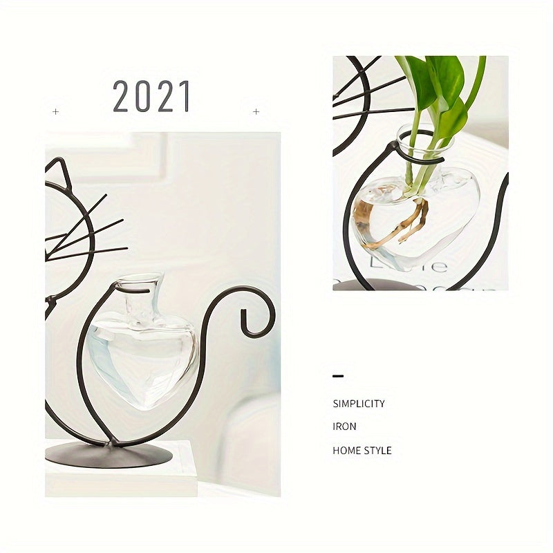 Minimally Designed Cat Shaped Wrought Iron Vase with Heart-shaped Small Glass Vase And Golden Metal Support Plant Rack, Suitable for Home Wedding Decoration\u002Fdesktop Glass Flowerpot Vase Rack, Creative Decoration for Home Terrace Lawn Garden