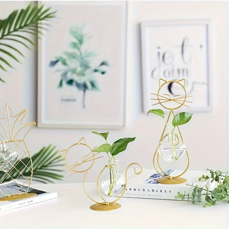 Minimally Designed Cat Shaped Wrought Iron Vase with Heart-shaped Small Glass Vase And Golden Metal Support Plant Rack, Suitable for Home Wedding Decoration\u002Fdesktop Glass Flowerpot Vase Rack, Creative Decoration for Home Terrace Lawn Garden