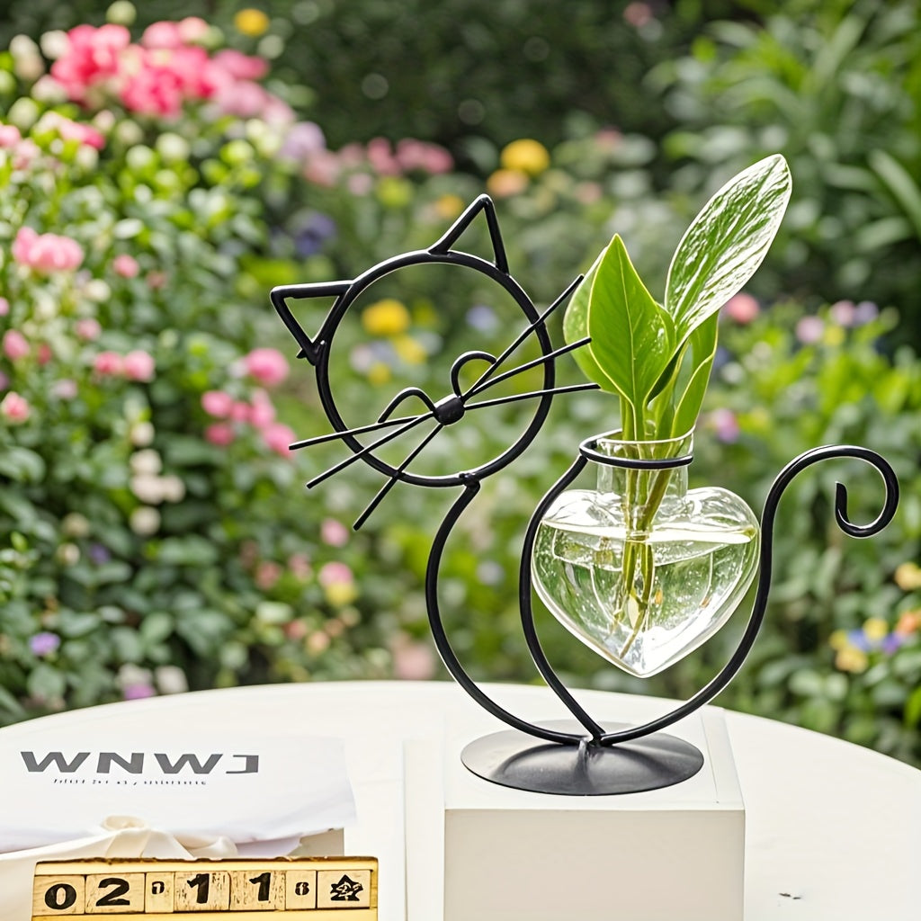 Minimally Designed Cat Shaped Wrought Iron Vase with Heart-shaped Small Glass Vase And Golden Metal Support Plant Rack, Suitable for Home Wedding Decoration\u002Fdesktop Glass Flowerpot Vase Rack, Creative Decoration for Home Terrace Lawn Garden
